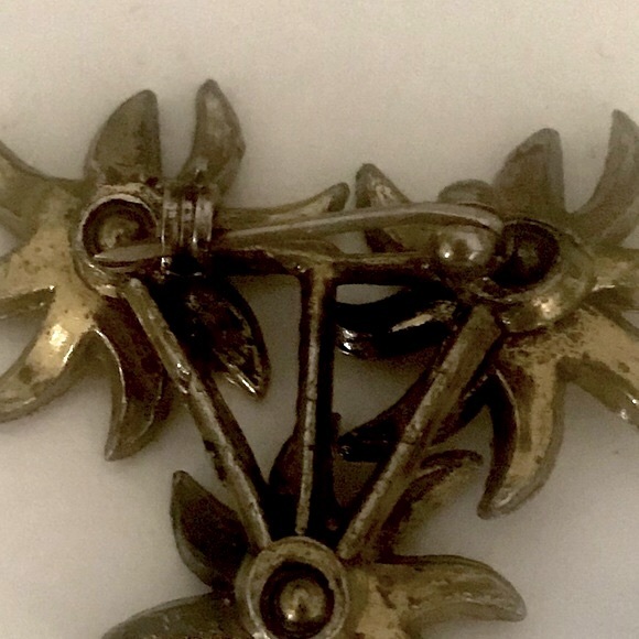 Vintage Rhinestone Brooch Floral Lilies Gold Brass Tone Pin Retro Jewelry - Picture 6 of 8